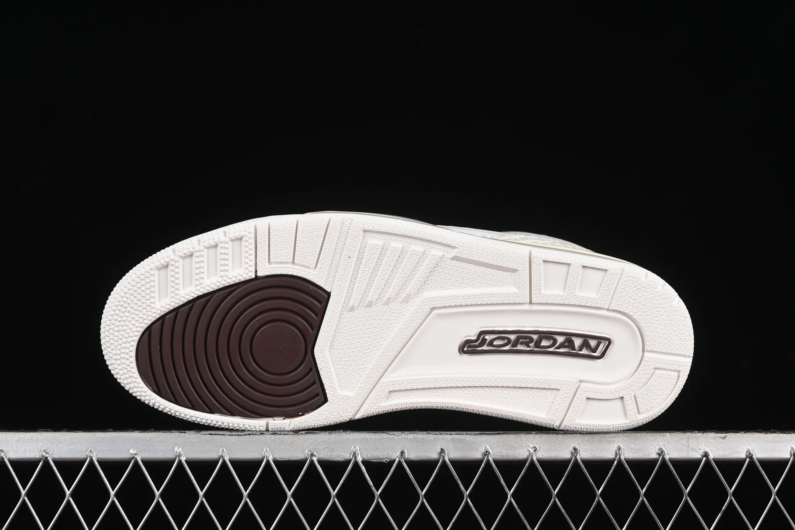All categories Air Jordan Jordan series basketball shoes Air Jordan 3 Travis Scott x Air Jordan 3 Retro "Cactus Jack" AJ3 Joe 3 joint cream off-white barb basketball shoes 136064-668